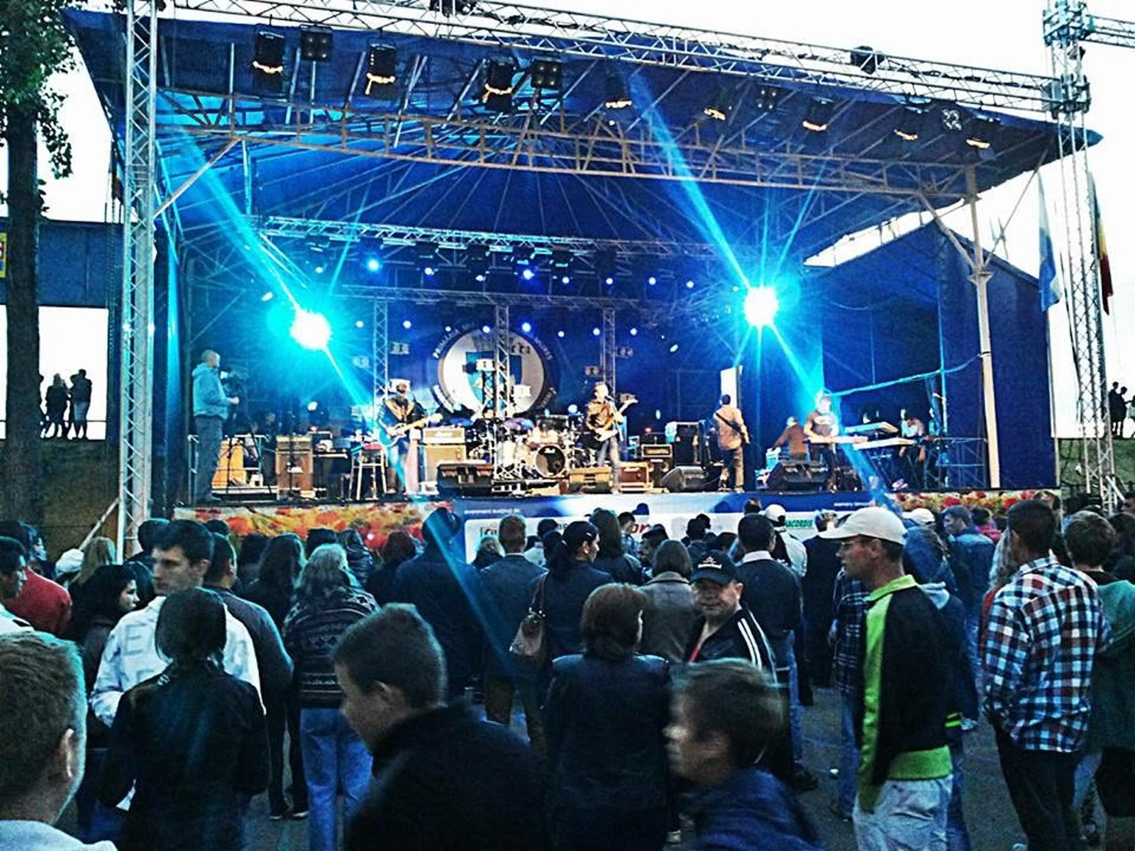 Listen · Oamenii Dimineții